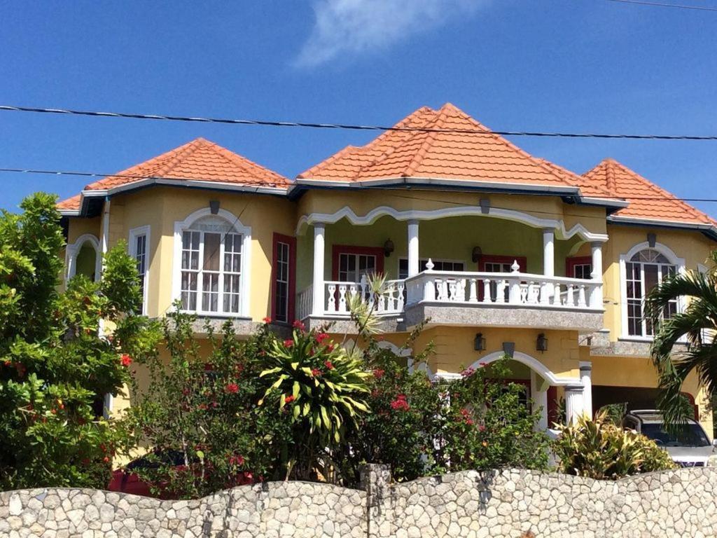 Jamaica Dream Gateway Hotel Richmond Exterior photo